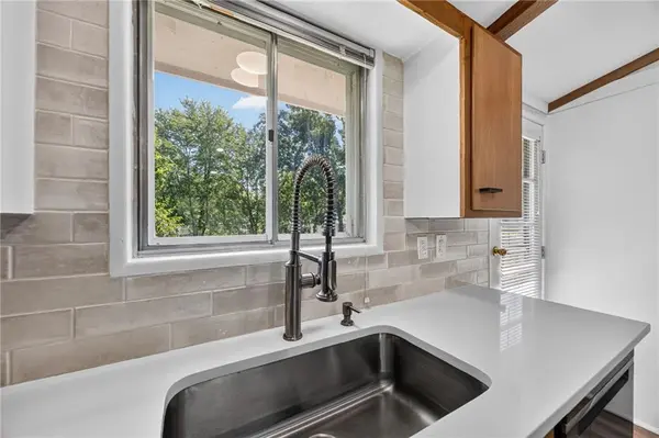 5707 N Highland AVE, Gladstone, MO 64118