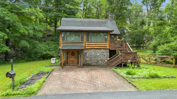 28 Cliff RD, Greenwood Lake, NY 10925
