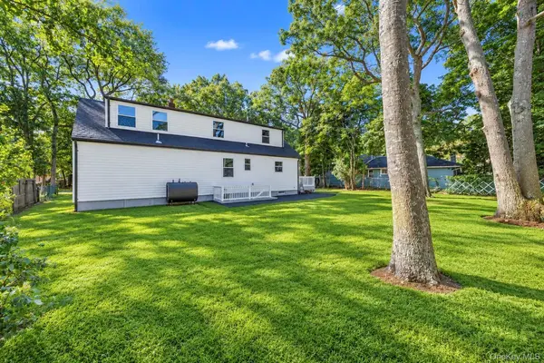 11 1st PL, Mastic, NY 11950
