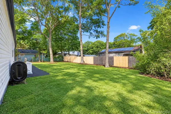 11 1st PL, Mastic, NY 11950