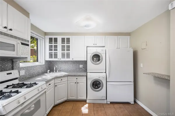 218-10 67th AVE #Lower, Bayside, NY 11364
