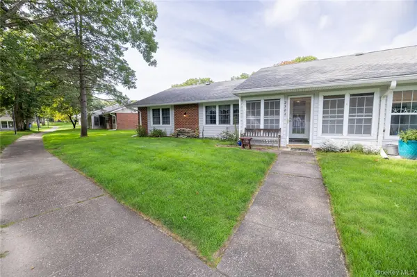 250A Newcastle CT, Ridge, NY 11961