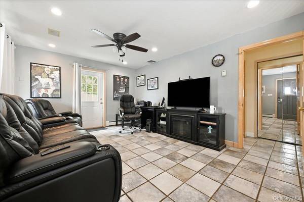 119 Periwinkle RD, Levittown, NY 11756