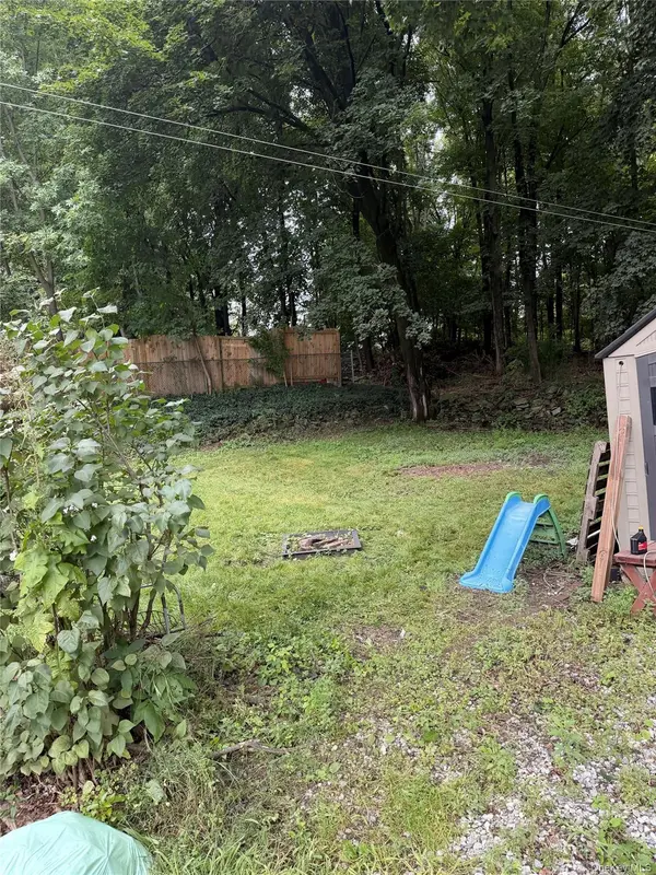 15 Grove ST, Highland, NY 12528