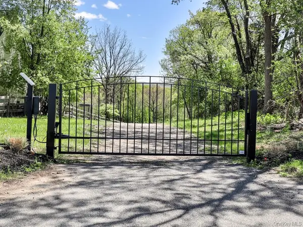 16 Almond Tree LN, Warwick, NY 10990