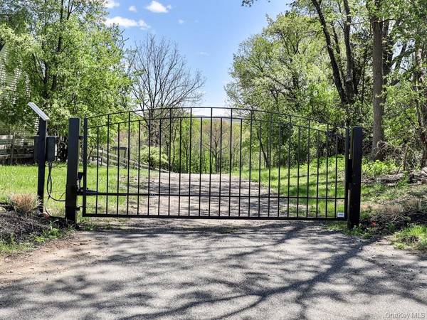 16 Almond Tree LN, Warwick, NY 10990