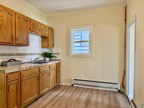 215 6th St S, Virginia, MN 55792