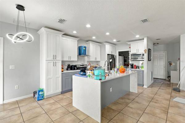 4704 DOYLE DR, Kissimmee, FL 34758