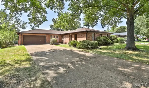 208 Fawn Meadows DR, Ballwin, MO 63011