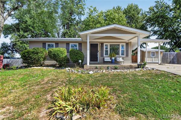 214 Oakridge LN, Lake St Louis, MO 63367