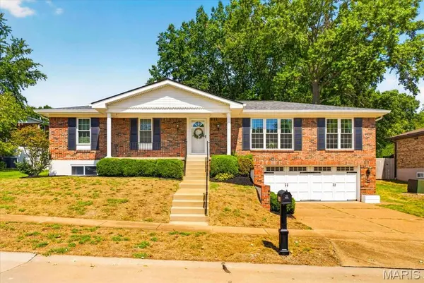 4847 Vermilion DR, St Louis, MO 63128