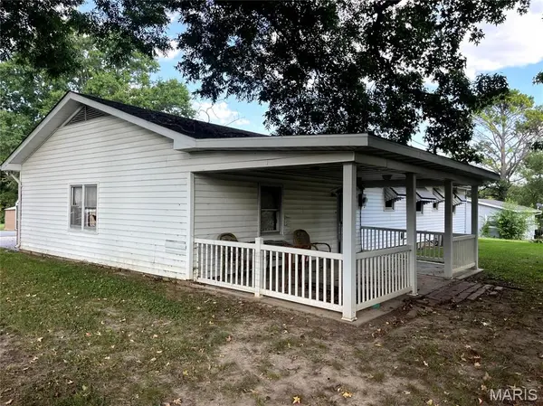 105 S Sanderson AVE, Elsberry, MO 63343