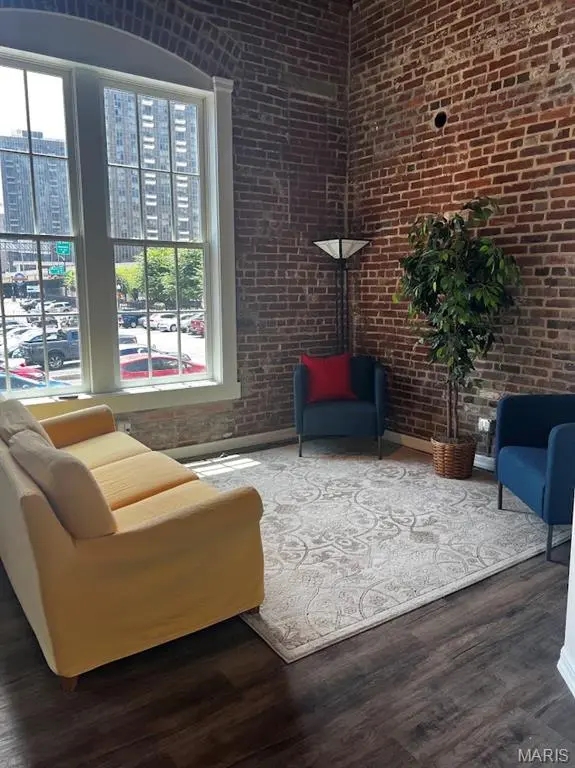 212 Morgan ST #A, St Louis, MO 63102