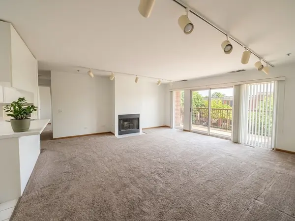 412 Kelburn AVE #316, Deerfield, IL 60015