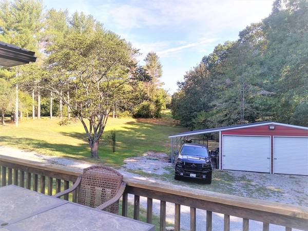 675 Reevesville RD, Grantsburg, IL 62943