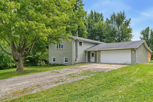 5195 306th ST, Dixon, IA 52745