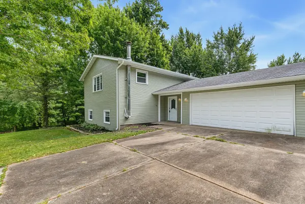 5195 306th ST, Dixon, IA 52745