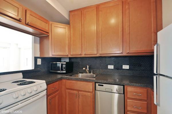 2909 N Sheridan RD #703, Chicago, IL 60657