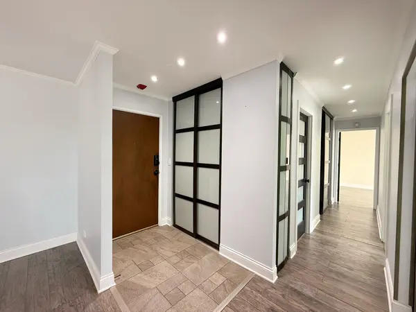 502 W Huntington Commons RD #438, Mount Prospect, IL 60056