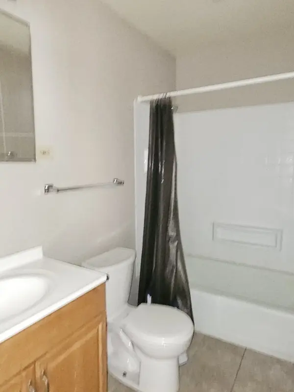 1450 Getzelman DR #2E, Elgin, IL 60123