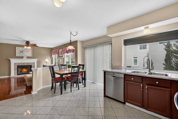 320 Starwood PASS, Lake In The Hills, IL 60156