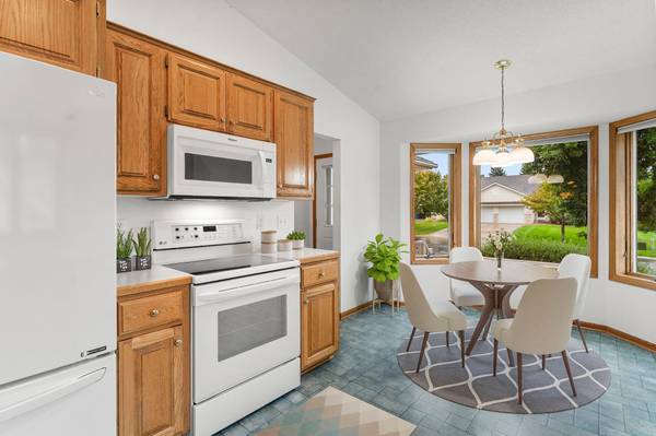 1284 Quincy CIR, Shakopee, MN 55379