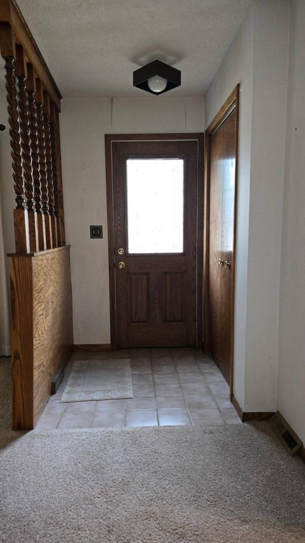 207 E Lyon ST, Marshall, MN 56258