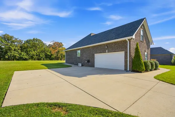 1043 Founders Ln, Portland, TN 37148