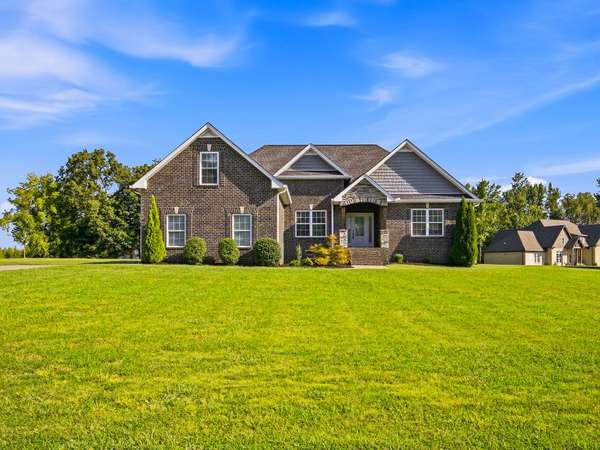 1043 Founders Ln, Portland, TN 37148