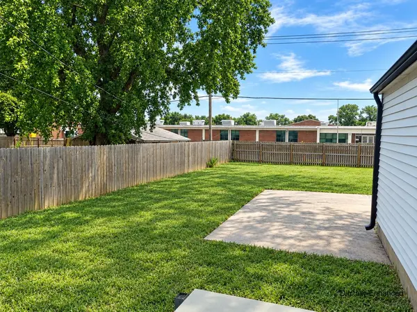 131 Stanley Dr, Arkansas City, KS 67005