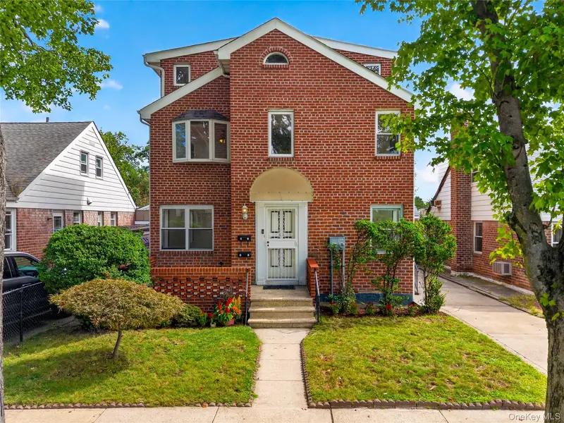 56-15 199th ST, Fresh Meadows, NY 11365