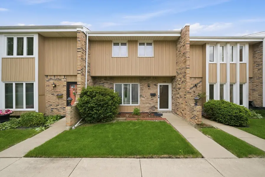 20 Ottawa CT, Justice, IL 60458