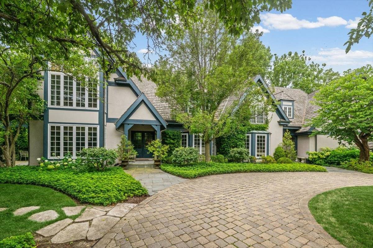 3 Old Hunt RD, Northfield, IL 60093
