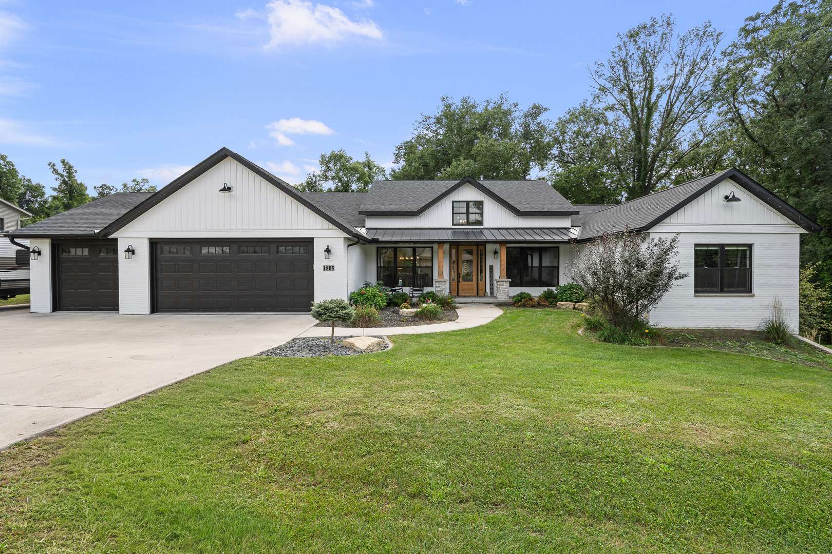 1805 Ridgefield DR, Port Byron, IL 61275