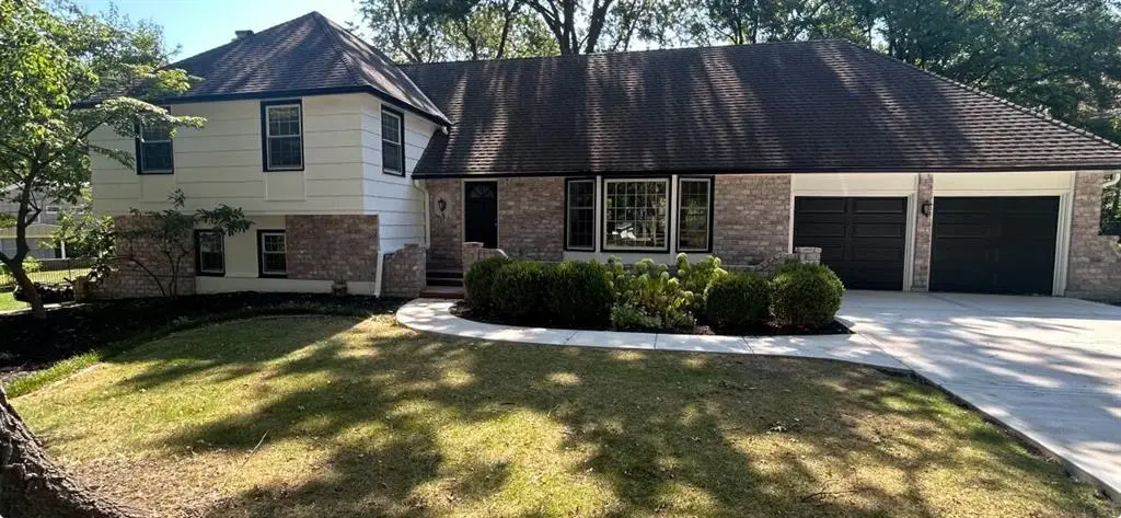 8129 Dearborn DR, Prairie Village, KS 66208