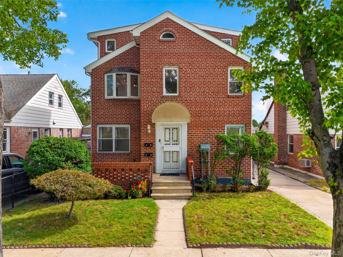 56-15 199th ST, Fresh Meadows, NY 11365