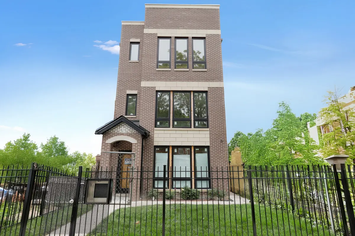 4217 S Indiana AVE #2, Chicago, IL 60653