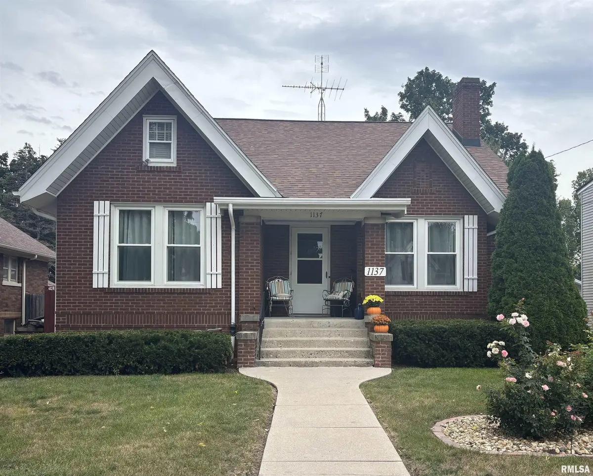 1137 N KELLOGG ST, Galesburg, IL 61401