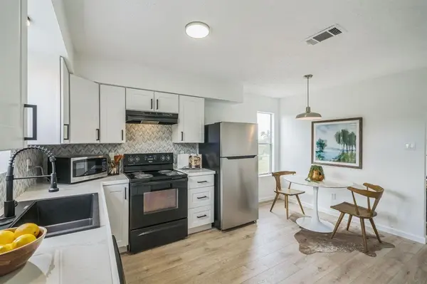 6914 Rifle BND #A, Austin, TX 78736