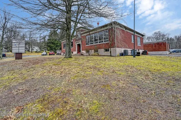 707 Gardner RD, Elmhurst, PA 18444