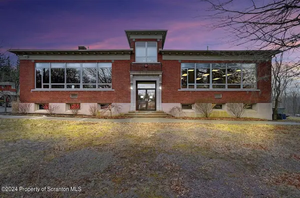 707 Gardner RD, Elmhurst, PA 18444