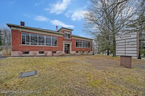 707 Gardner RD, Elmhurst, PA 18444