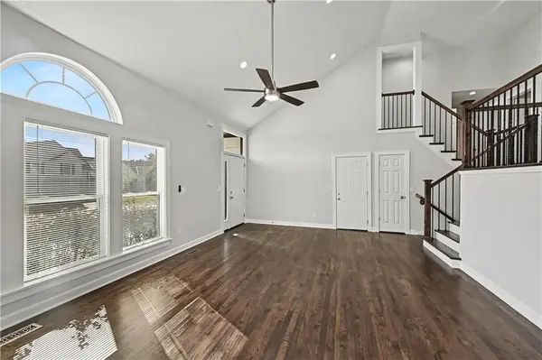 5333 NE Holiday DR, Lee's Summit, MO 64064
