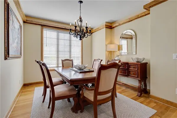 9924 Skyview LN, Lenexa, KS 66220