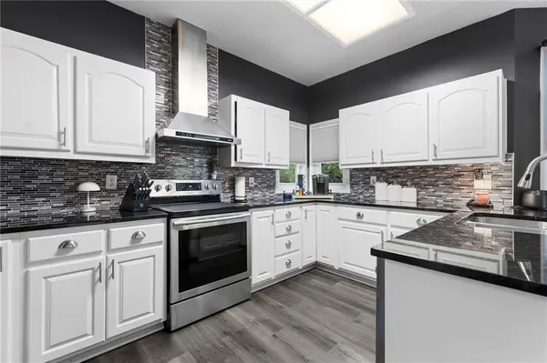 2 Fairview DR, Ottawa, KS 66067