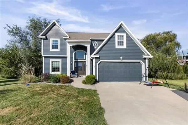2 Fairview DR, Ottawa, KS 66067