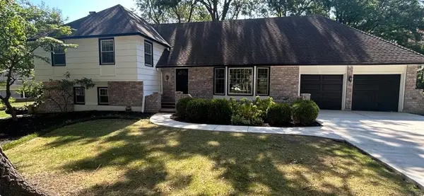 8129 Dearborn DR, Prairie Village, KS 66208