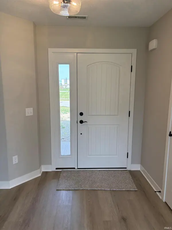 1060 Farmington DR, Bluffton, IN 46714
