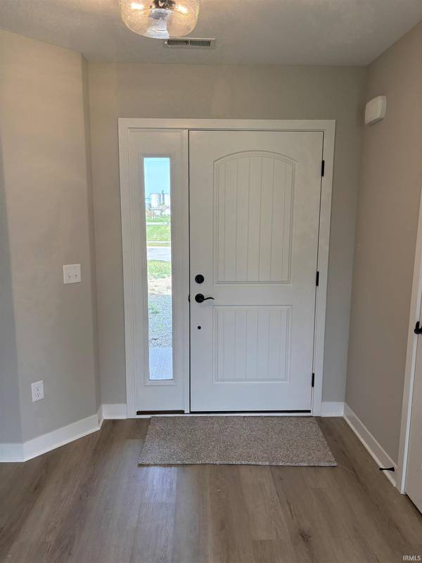 1060 Farmington DR, Bluffton, IN 46714