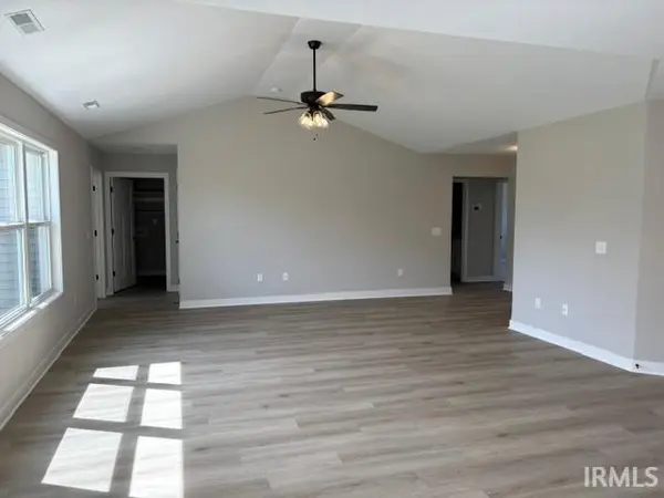 1060 Farmington DR, Bluffton, IN 46714